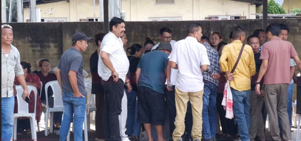 Dimapur Municipal Council Employees’ Welfare Union began a pen-down strike in protest against salaries pending for the last five months on September 2.